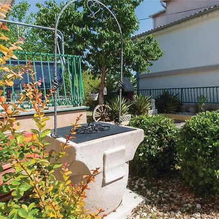 Three-bedroom In بيروفاتش