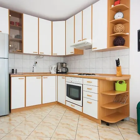 Three-bedroom In شقة *