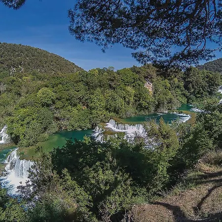 Three-bedroom In * 皮罗瓦茨