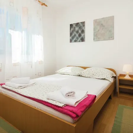 Three-bedroom In Apartment Pirovac