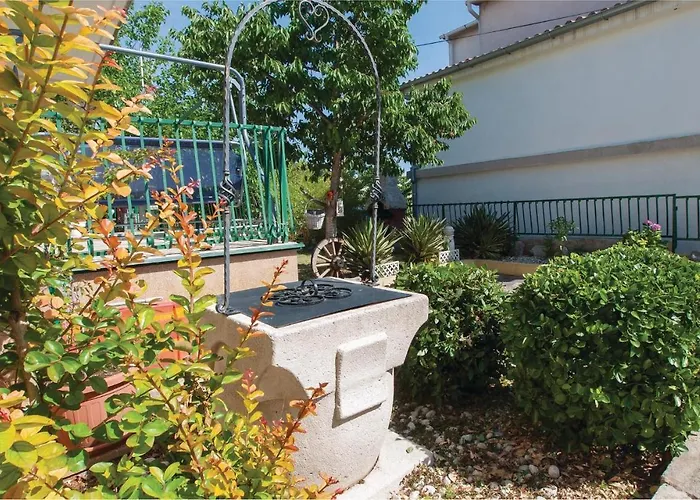 Three-bedroom In Pirovac