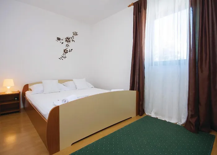 Daire Three-bedroom In Pirovac