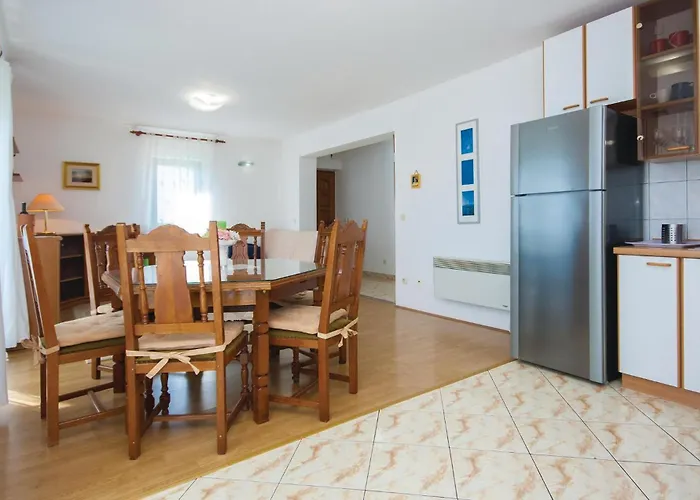 Appartement Three-bedroom In Pirovac