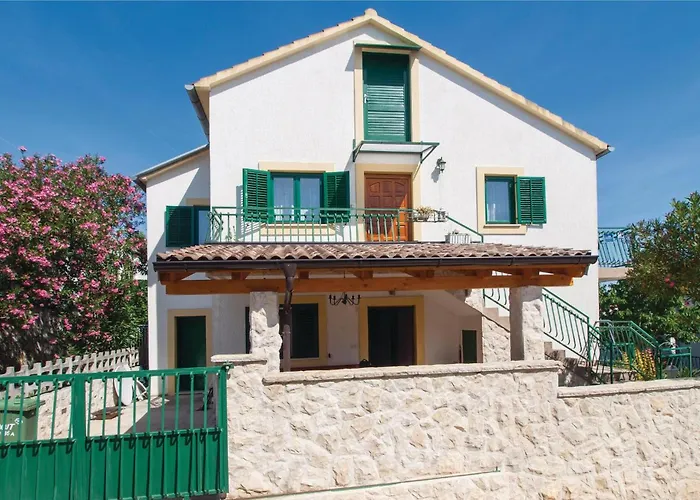 Three-bedroom In Appartement